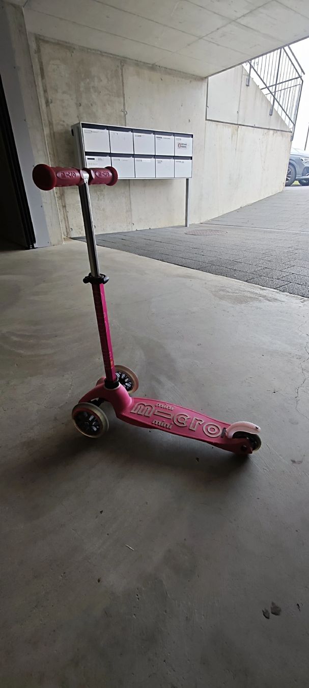Micro Veicoli per bambini: Micro Mini Scooter  Pink (Rose) – Usato da Müntschemier venduto da caranene 2