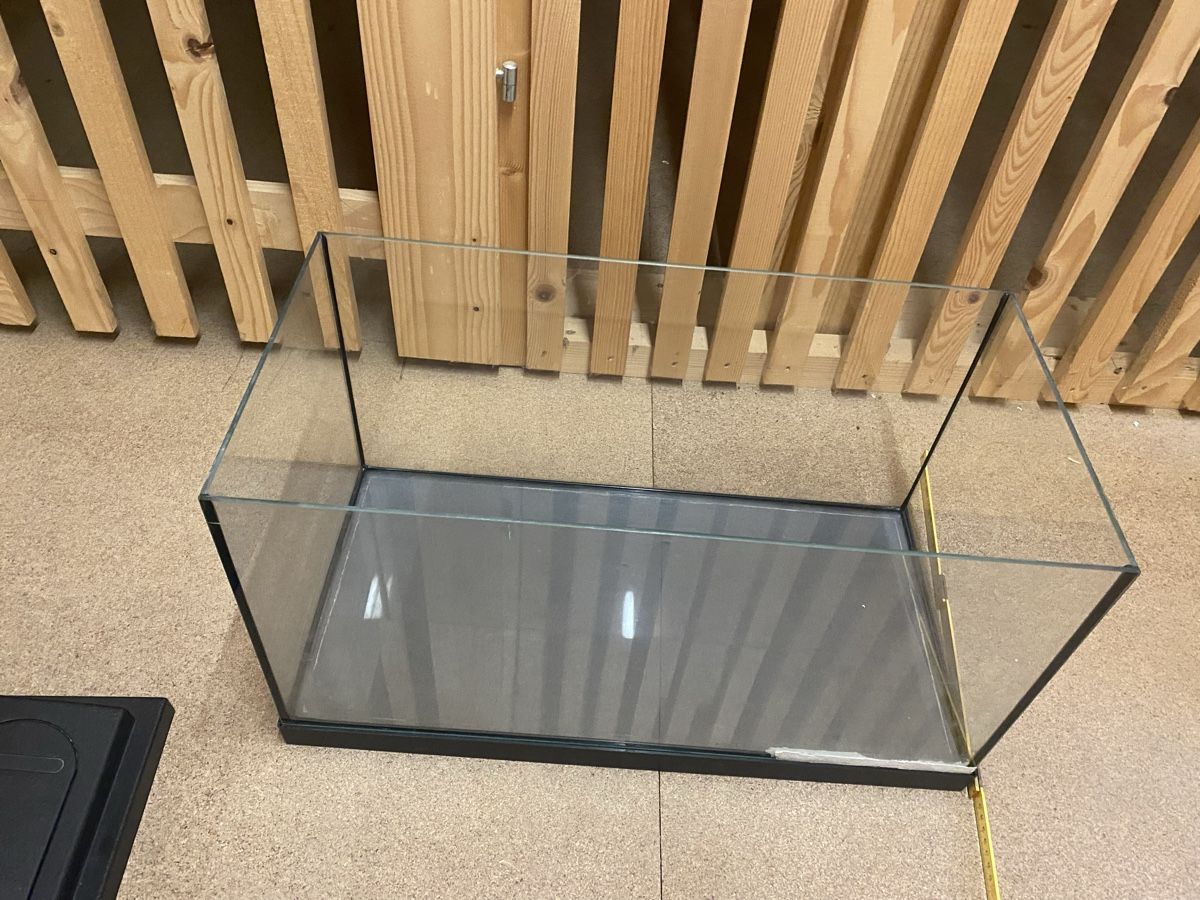 Aquarium: Aquarium mit Abdeckung schwarz gebraucht – Gebraucht aus Oberengstringen von dilara.c 2