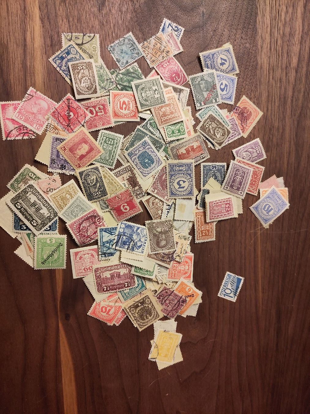 Tutti i francobolli: 200 unsortierte alte Briefmarken – Usato da Bachs venduto da maykelrk