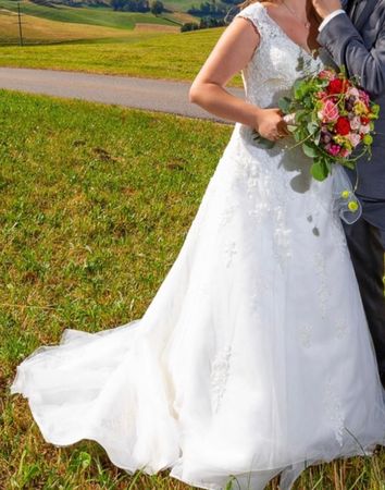Wunderschönes Brautkleid mit Spitze, Gr. M