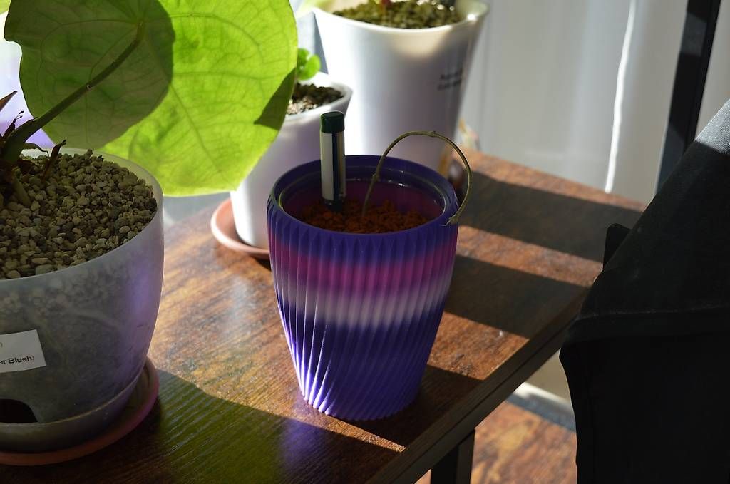 Vasi per fiori: Selbstbewässernder Blumentopf 3D Druck mit Innentopf – Usato da Trübbach venduto da Potatoooooooo 1