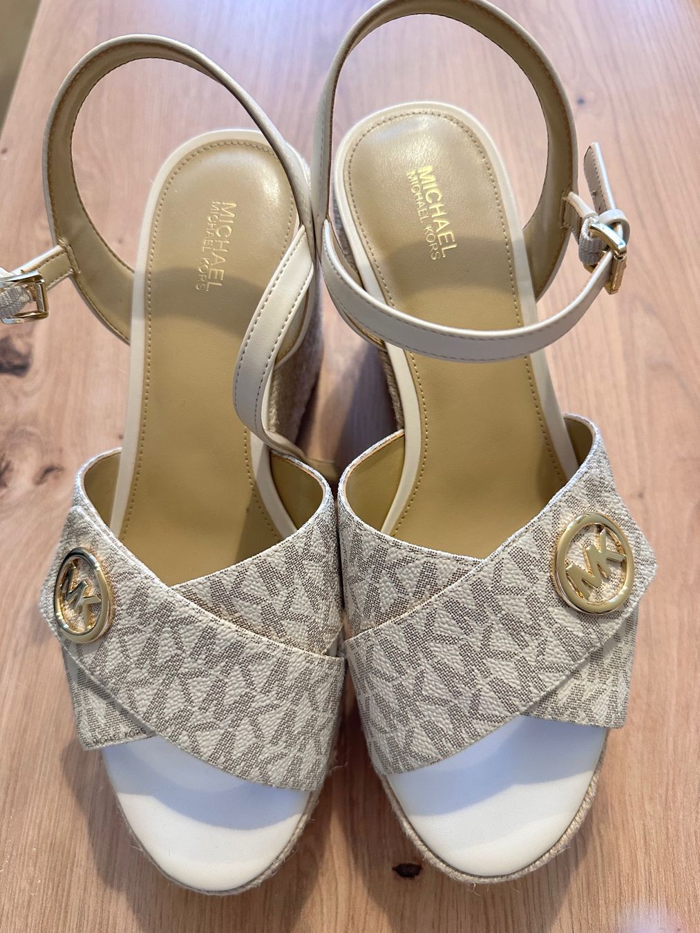 Michael Kors Chaussures femmes: Sandalen Plateau Michael Kors – Neuf (Voir description) à Wil SG par denpasar00 5