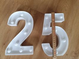 Grosse LED Zahlen 25, 21cm hoch
