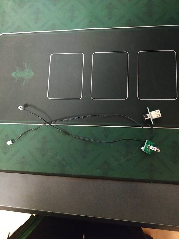 Giochi: Internal USB Port / USB Anschluss  Elegoo Saturn 3 Ultra – Usato da Basel venduto da gli_g2yz