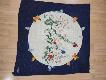 Foulard Leehaus bleu motif fleurs papillons soie