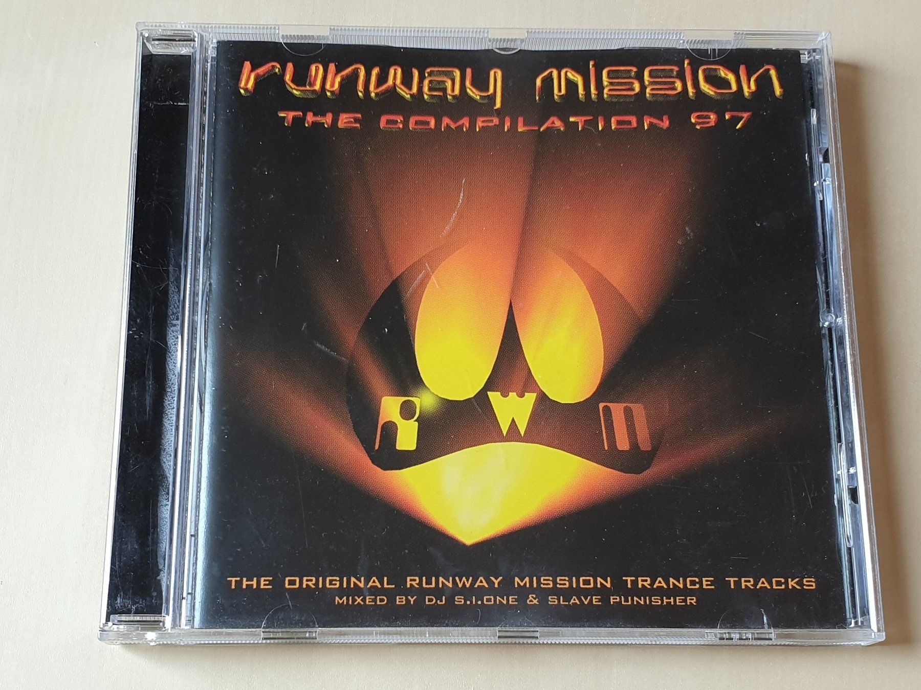 CD: Runway Mission The Compilation 97 – Usato da Stansstad venduto da collectorsshop