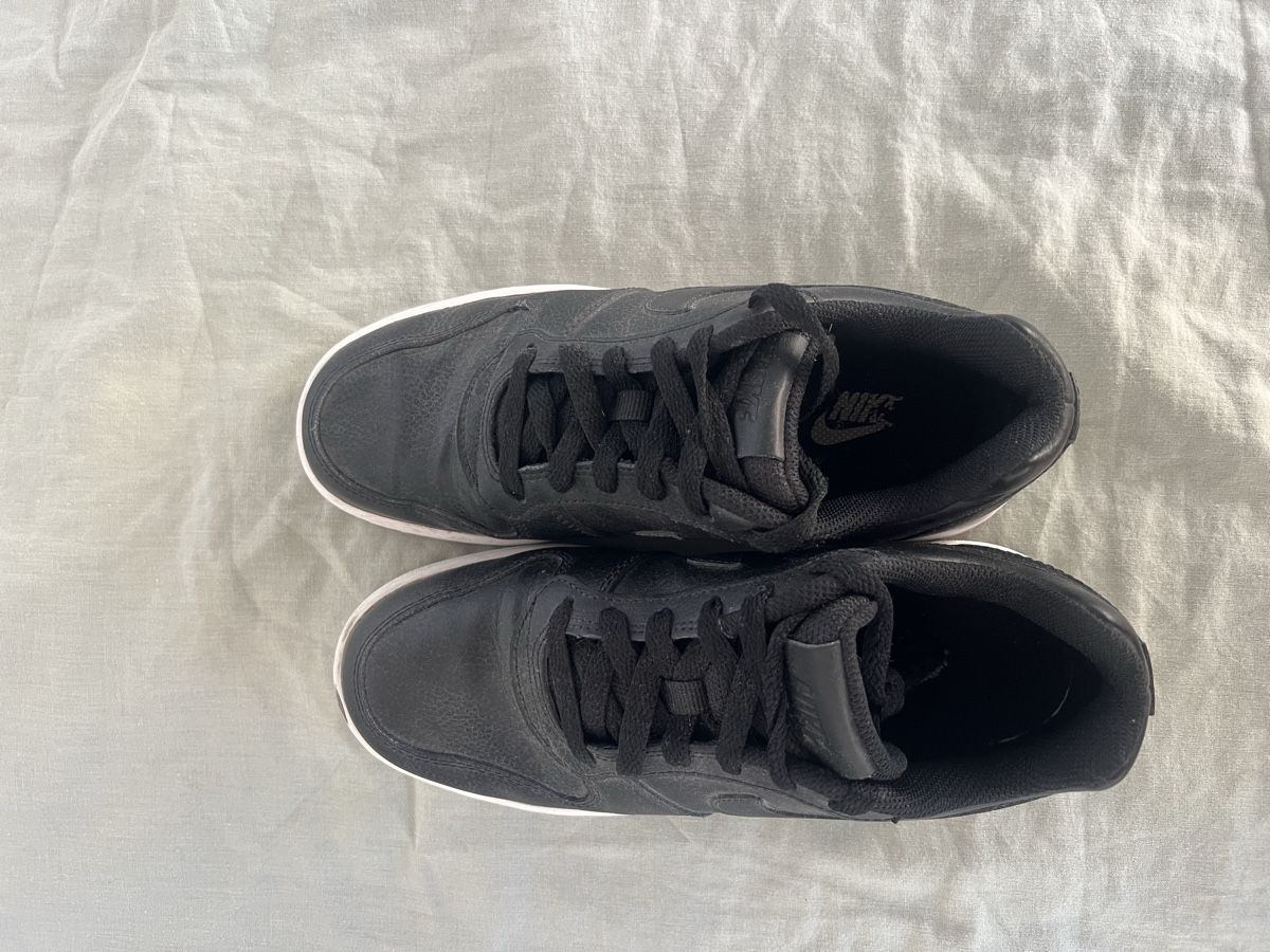 Nike Damenschuhe: Nike Sneakers Schwarz 38 – Gebraucht aus Chur von Chichsi 1