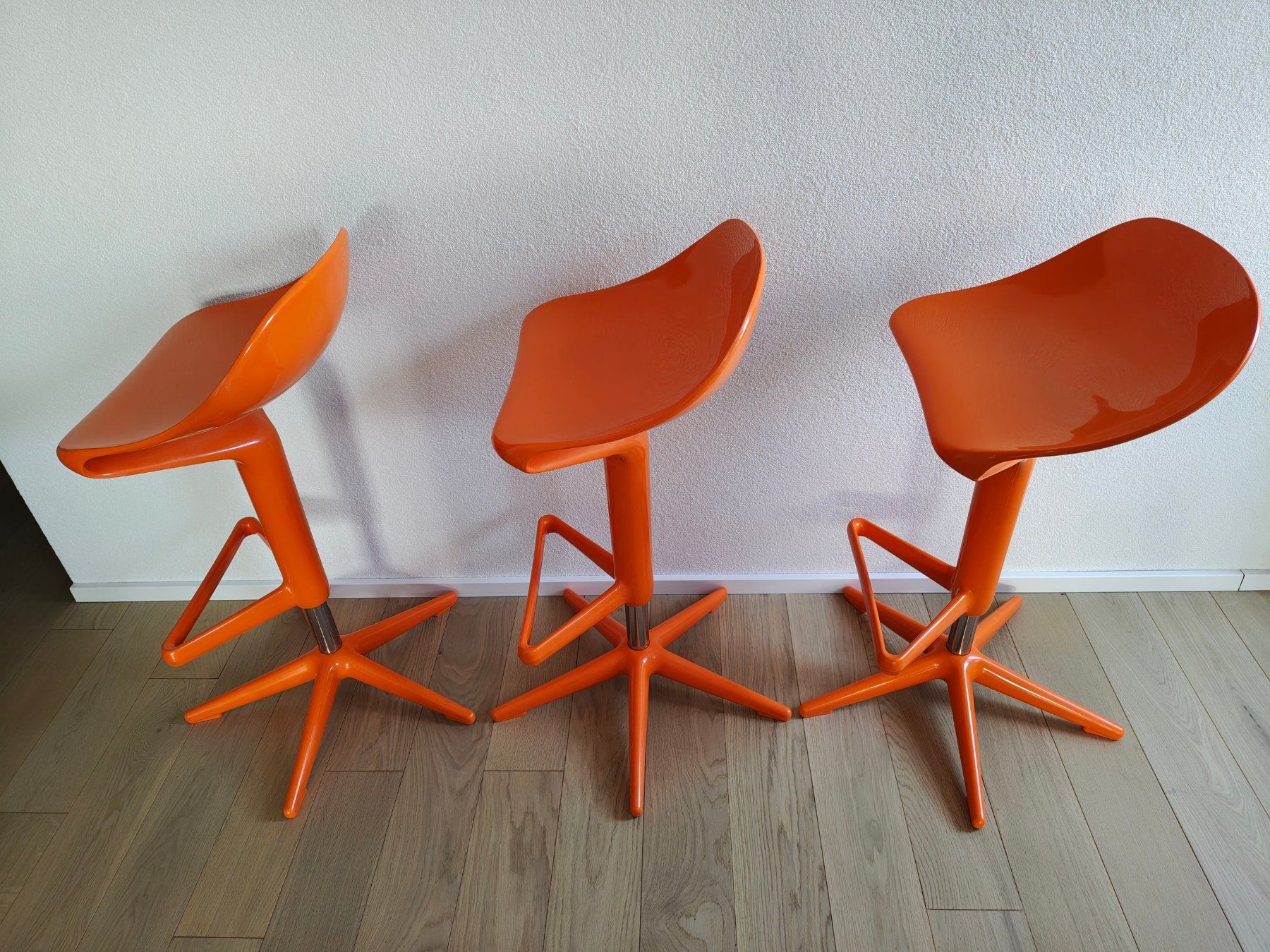 Kartell Sgabelli: 3 Kartell Spoon Hocker orange – Usato da Bolligen venduto da Casewise 4