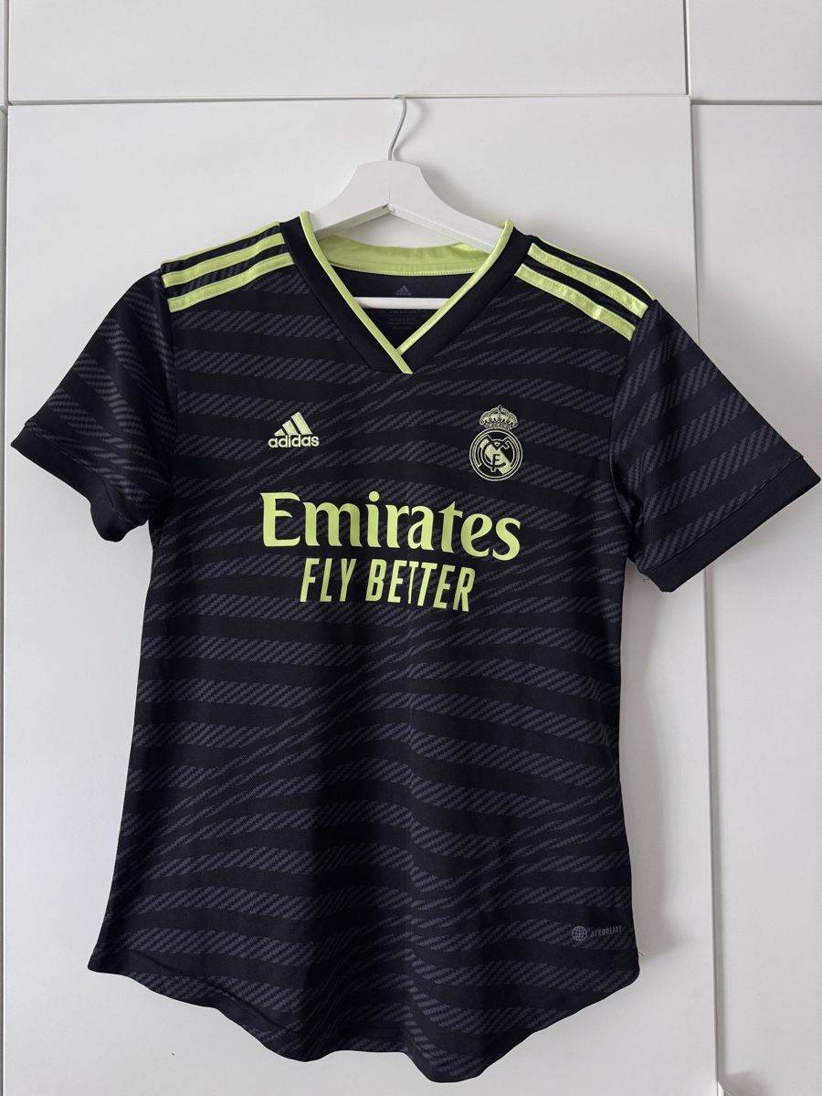Real Madrid Canottiere & Pantaloni: Maillot Real Madrid – Nuovo (secondo la descrizione) da Aigle venduto da aak_9cnx