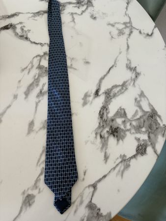 Cravate Hermès 100% Soie motif chaîne bleu marine