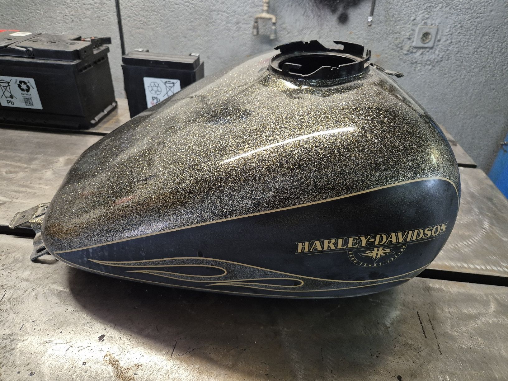 Harley-Davidson Tutti i ricambio per moto: Réservoir Harley-Davidson Touring – Difettoso da Le Locle venduto da CHEGUA 2