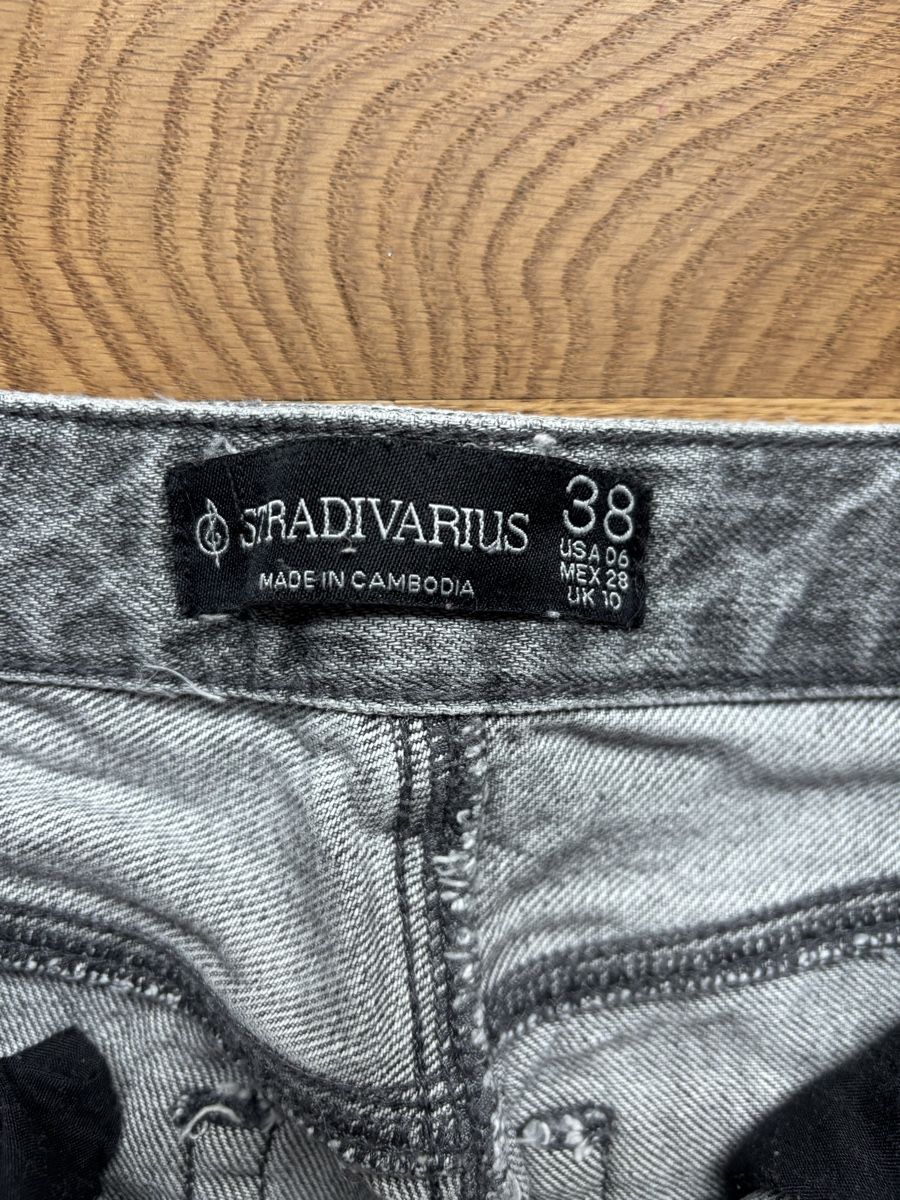Stradivarius Jeans: Jeans grau Gr. 38 wie neu – Usato da Zürich venduto da Ferrri 1