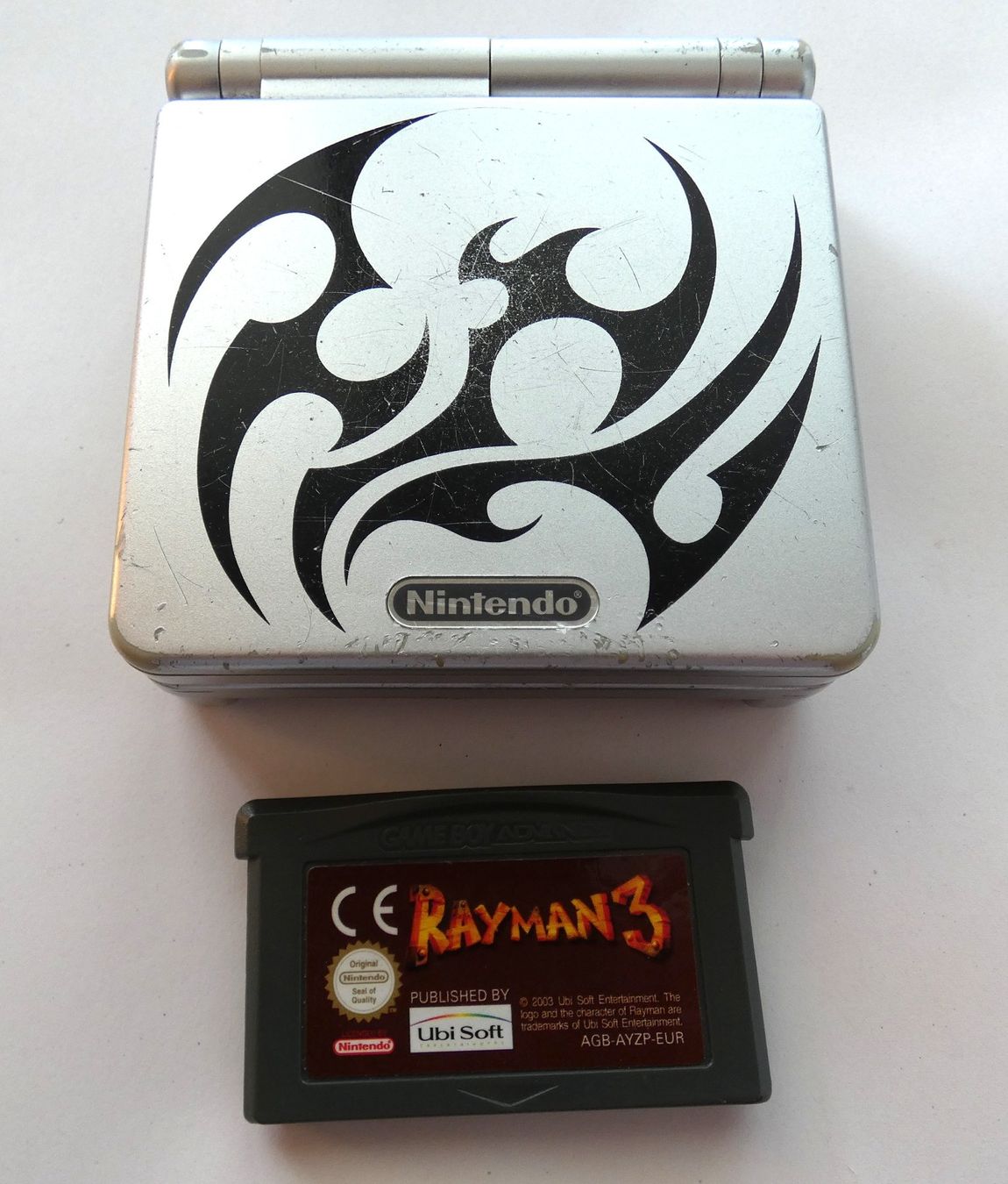 Nintendo Console: Nintendo SP "Tribal" Konsole + Spiel – Usato da La Sarraz venduto da classicworldcoins 1