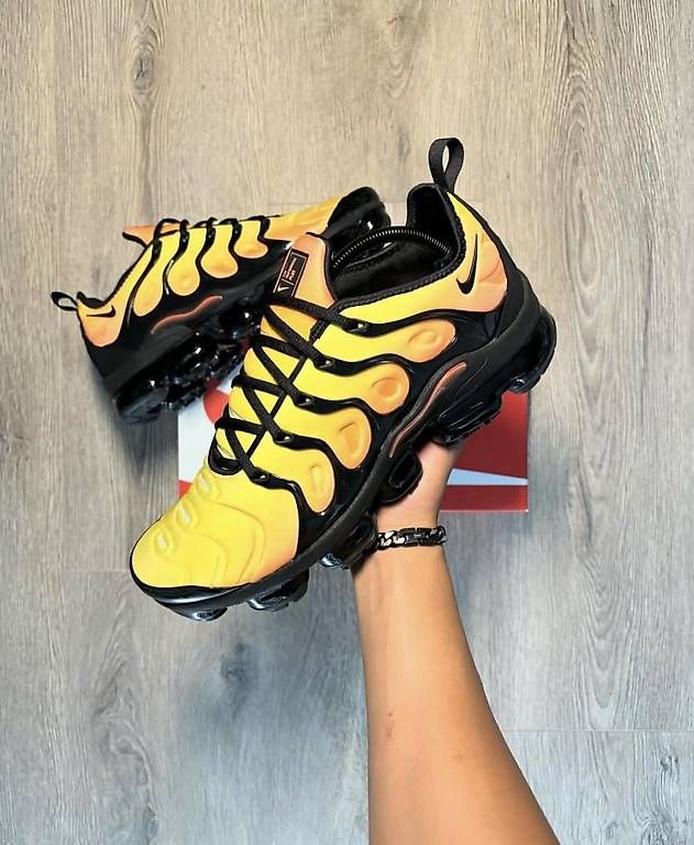 Chaussures hommes: Nike vapormax plus sunset – D'occasion à Cheseaux-Lausanne par mad_mnv2