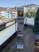 Prospektständer aus Plexiglas mit Metallgestell neuwertig 