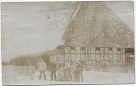 LANDWIRTSCHAFT/BAUERNFAMILIE 1910 mit Hund im Winter BE?