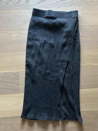 Damen Rock schwarz gerippt mit Schlitz