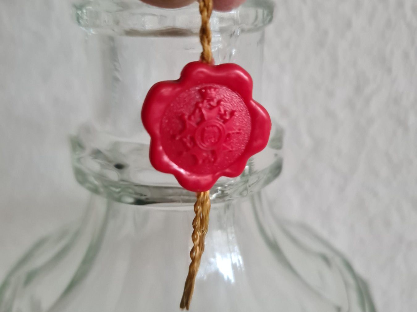 Caraffe: Antike Glaskaraffe 27 cm hoch mit Siegel – Usato da Winterthur venduto da bibummi 3