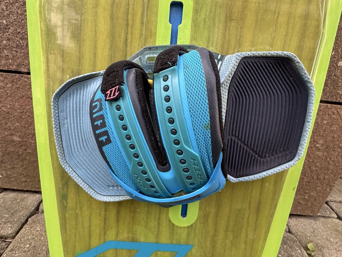 Duotone Tavole da surf e di nuoto: XRide Duotone Twin Tip Kite Board – Usato da Luzern venduto da Littleplace 1