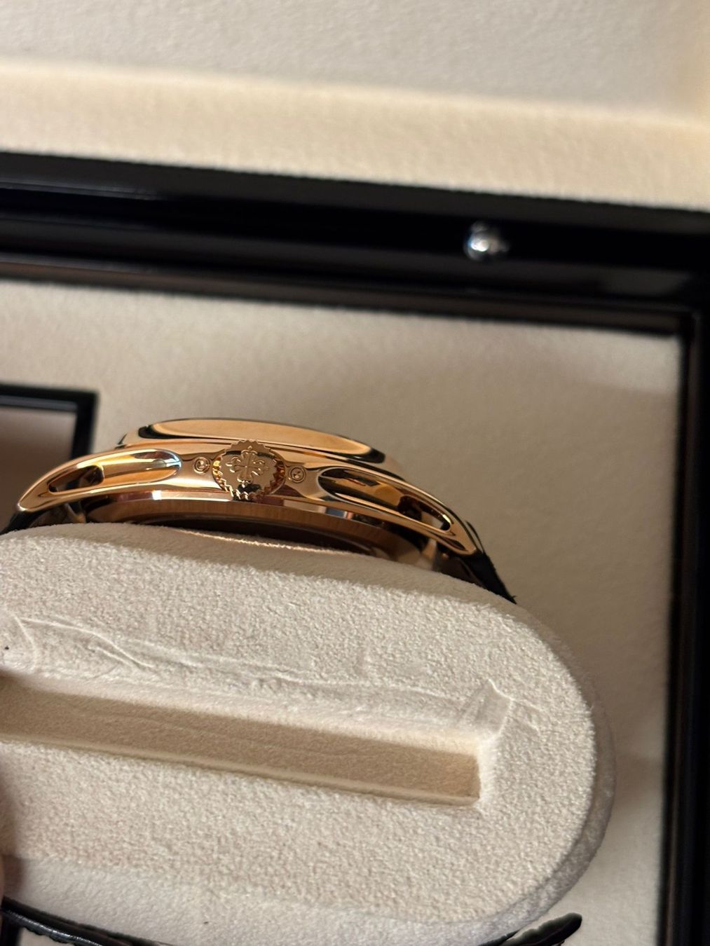 Patek Philippe Orologi: Patek Philippe 5205R-010 Full Set – Nuovo e nell'imballaggio originale da Bissone venduto da luxuryitems 6
