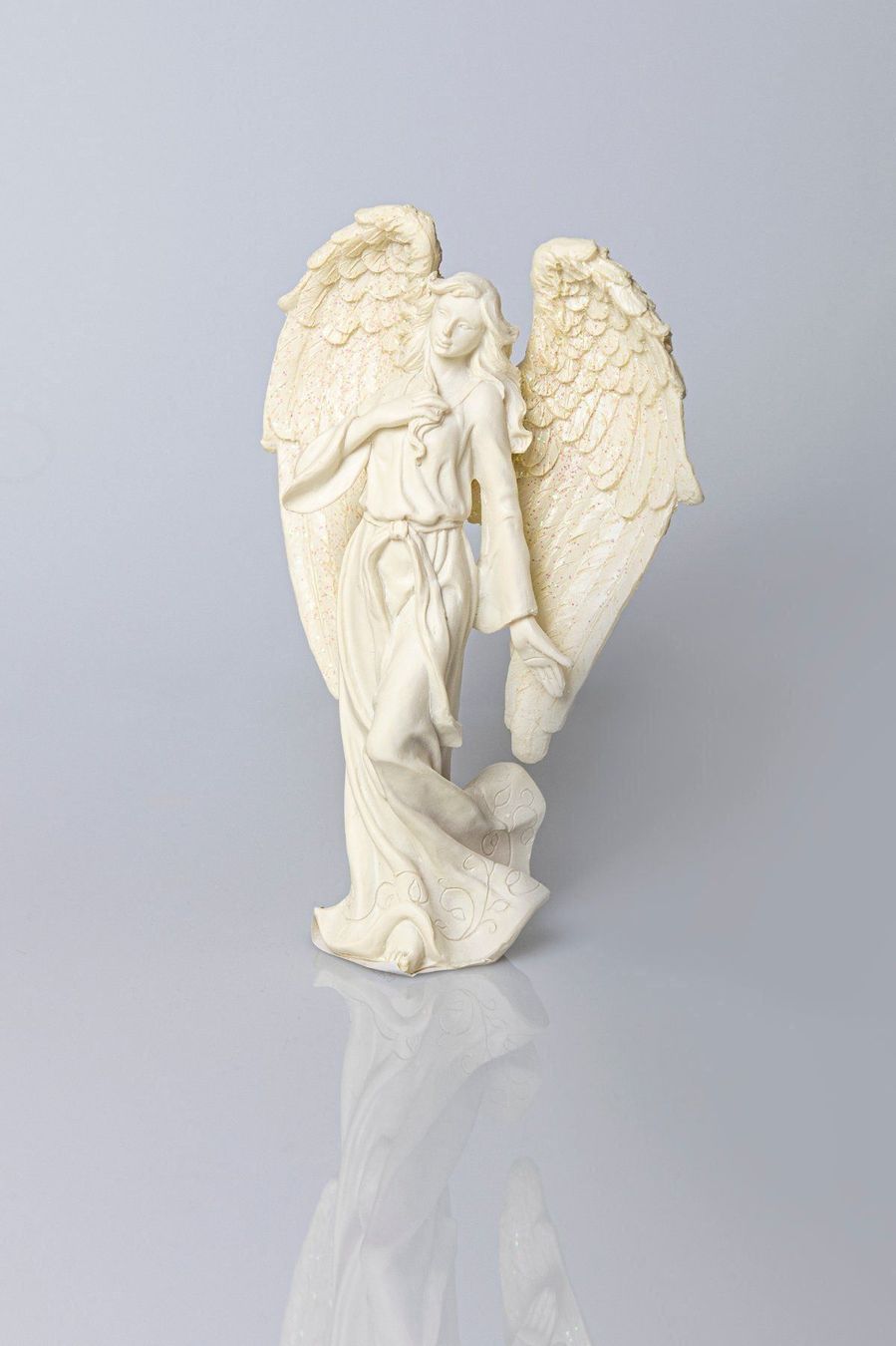 Figuren: Wunderschöne NEUE Engel-Statue 18cm hoch – Neu und originalverpackt aus Altdorf UR von Reiki-Therapeutin