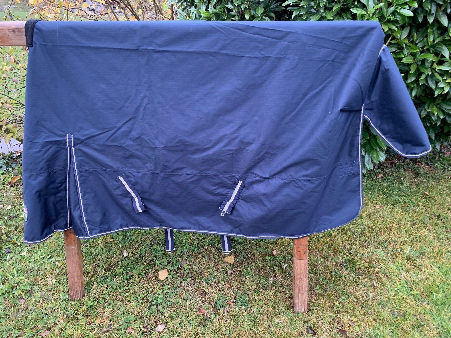 Carrozze: schöne dunkelblaue Weidedecke – Usato da Feldbach venduto da Olive1 6