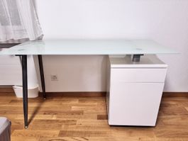 Schreibtisch