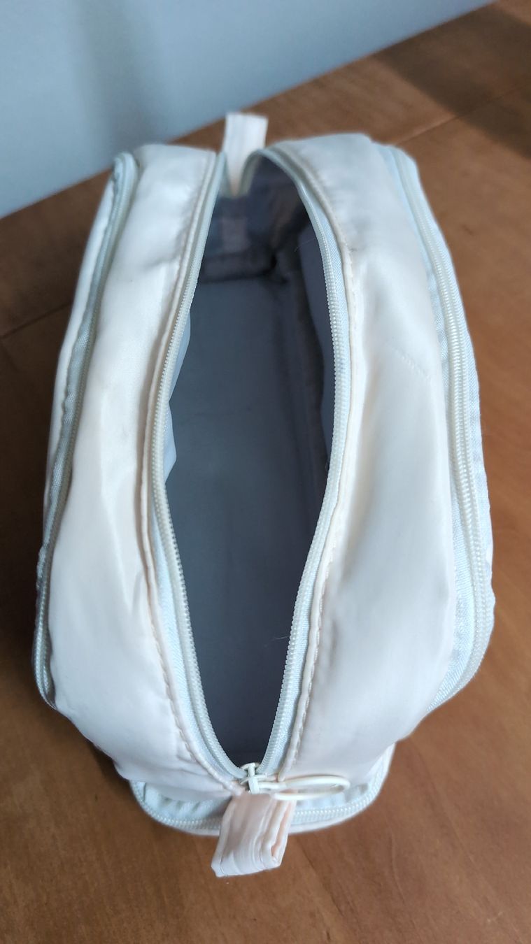 Astucci : Etui hellbeige mit vier Fächern guter Zustand – Usato da Hochdorf venduto da Wulai 3