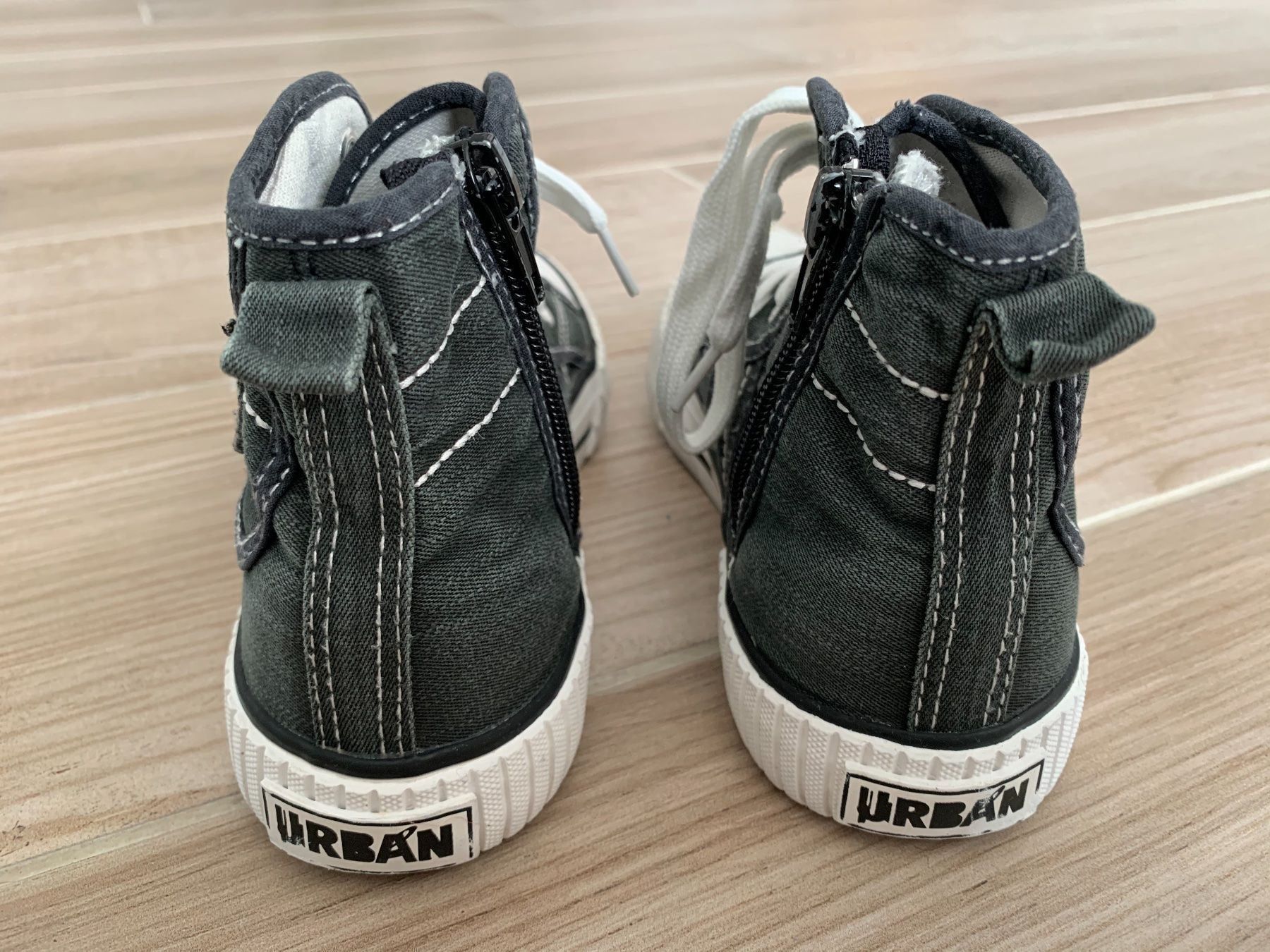 Scarpe per ragazzi: Schuhe Gr. 31 mit Reissverschluss – Usato da Rudolfstetten venduto da Joyw 2