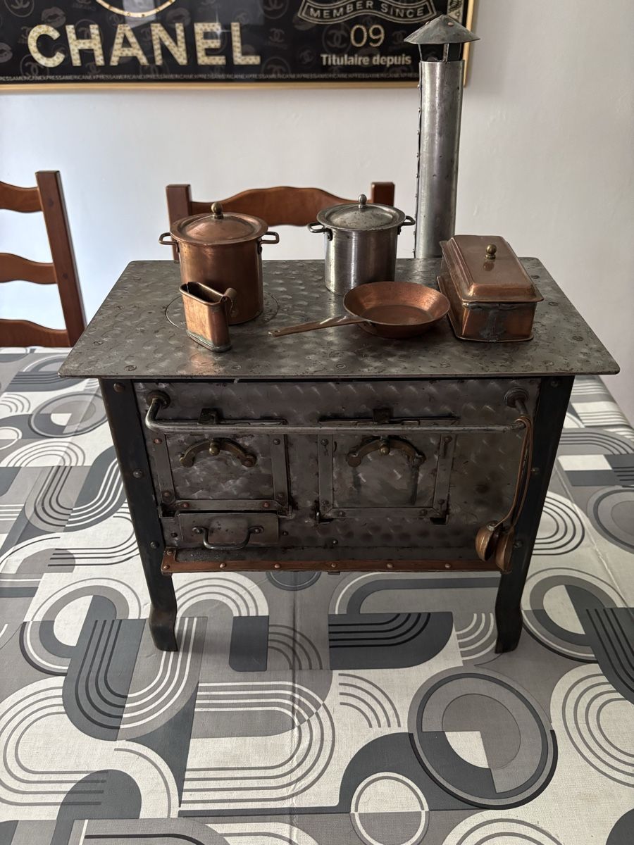 Spielzeuge: Cuisinière de collection  – Gebraucht aus Les Verrières von Outsider_1