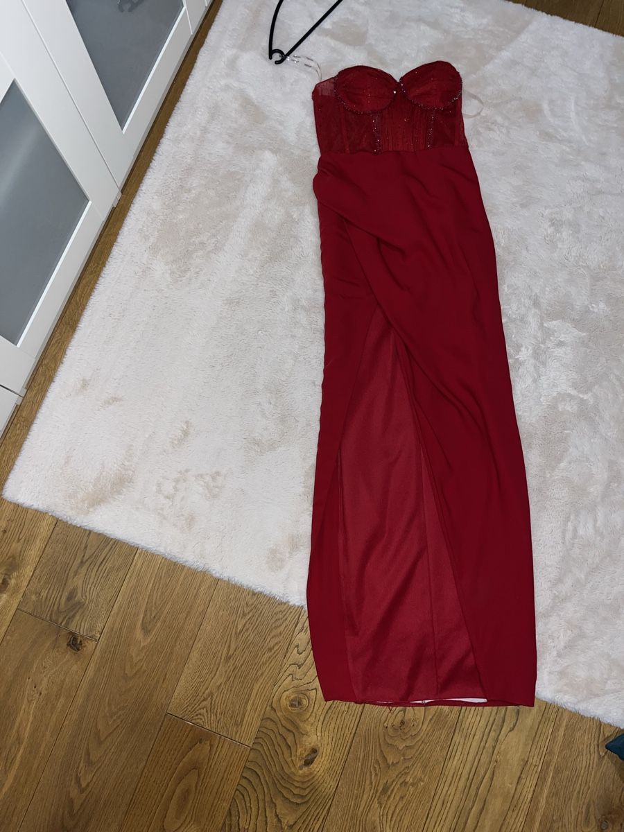 Robes: Elegantes Abendkleid Gr. 36, rot, mit Strass – D'occasion à Kaltbrunn par Milush12