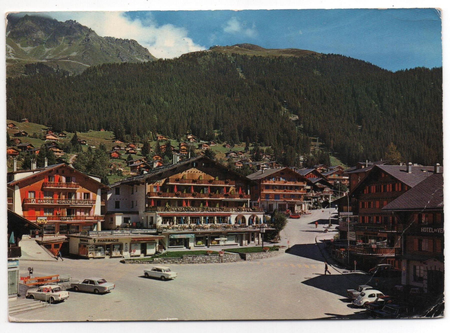 Cartes postales: VERBIER Dorfplatz mit Auto – D'occasion à Jona par philajona