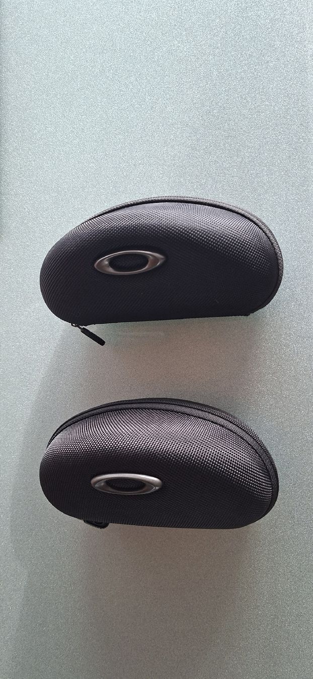 Oakley Altro in  Abbigliamento & Accessori: 2 Stk. Sonnenbrillen Etuis Okley – Nuovo (secondo la descrizione) da Bern venduto da Stalino 1