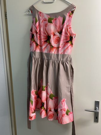 Lady Vintage Kleid mit Rosenmuster, Grösse M, Sommer Hillibi