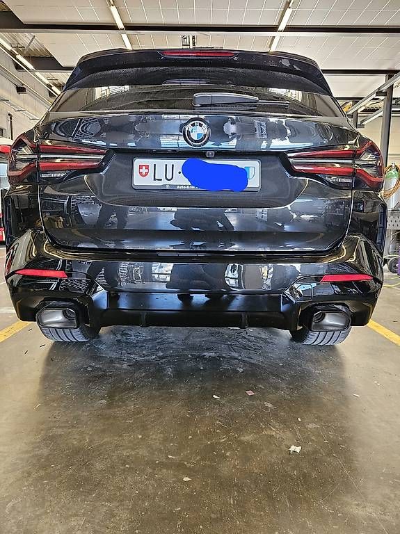 Tutti pezzi di ricambio auto: Neue Heckstossstange BMW X3  – Usato da Luzern venduto da Dezi 1