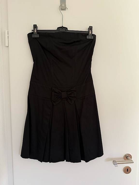 Vestiti: Schwarzes Kleid – Usato da Sursee venduto da pih_88