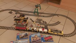 Lego Güterzug mit Bahnhof, Lok und Wagen