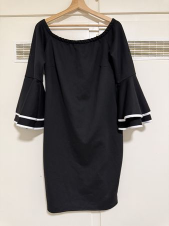 Schwarzes Bodyflirt Kleid, Gr. 42, Glockenärmel neu!