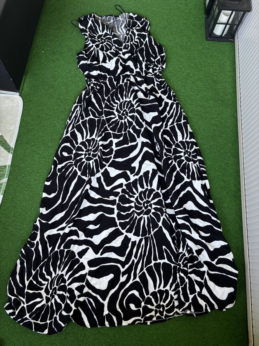 Kleider: Kleid gr.M Neu – Neu (gemäss Beschreibung) aus Zug von Biki72