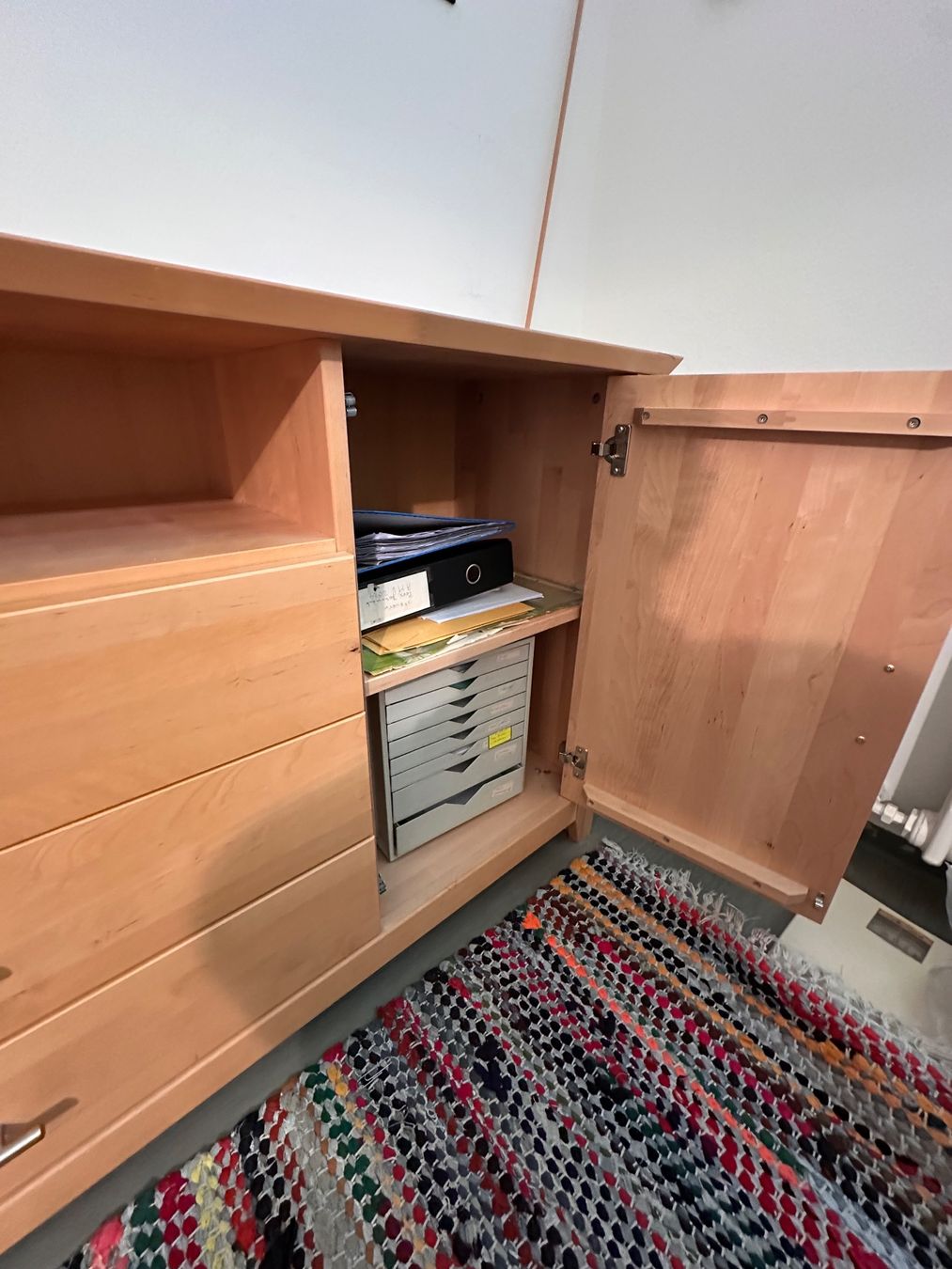 Cassettiere: Moderne Kommode / Sideboard in Buche mit viel Stauraum – Usato da Winterthur venduto da reshoppi 3