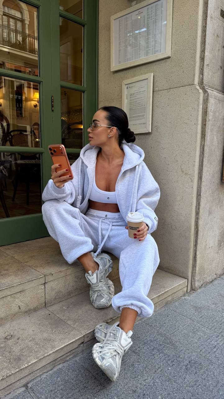 Completi & Tailleur: Oversized Fleece Tracksuit Set Size: M – Nuovo e nell'imballaggio originale da Zürich venduto da Ms.Me-Fashion