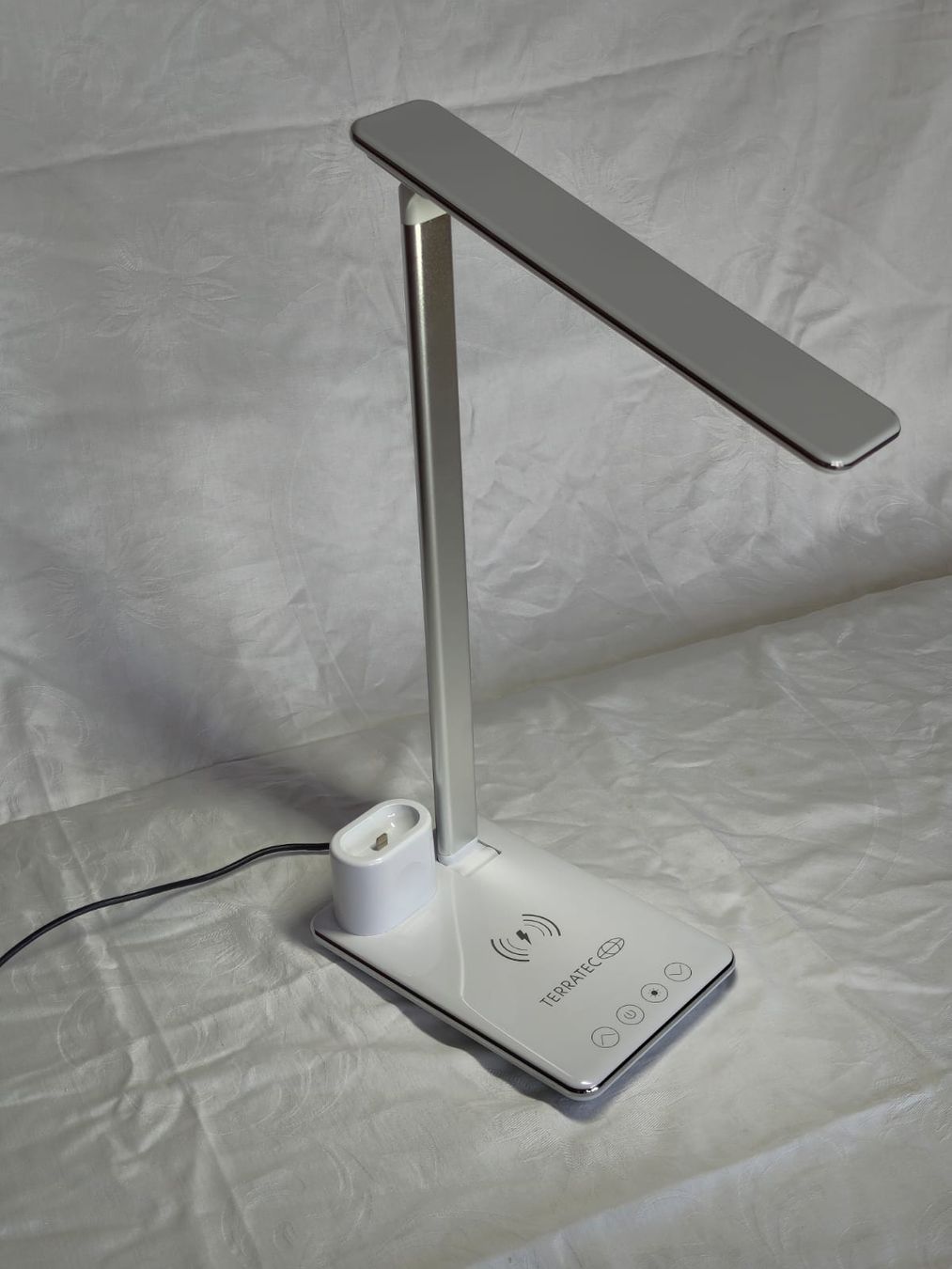 Lampes: Terratec LED-Tischleuchte mit Ladestation  – D'occasion à St, Antoni par SEMAD 5