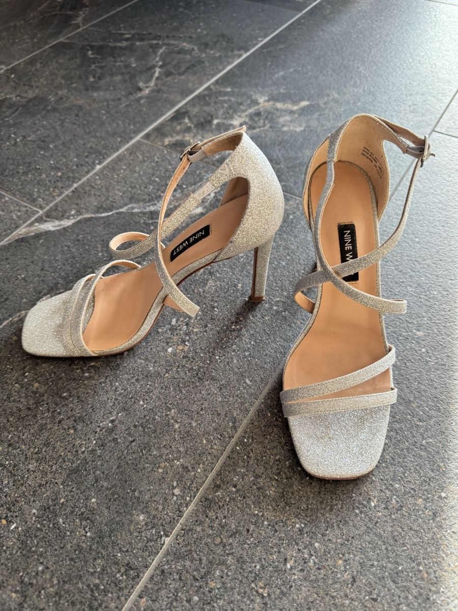 Chaussures femmes: Abendschuhe – Neuf (Voir description) à Effretikon par Lunaaa_