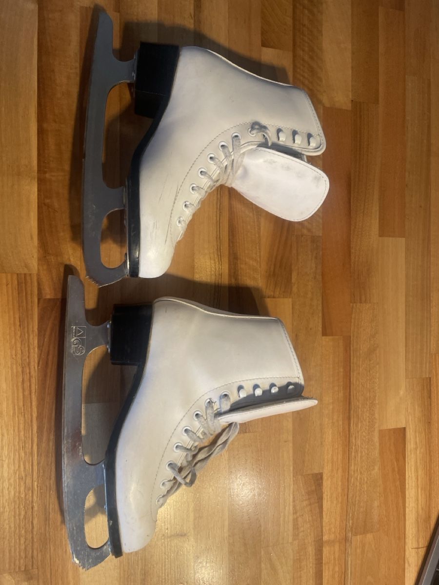 Pattini da ghiaccio: Schlittschuhe Damen Größe 36 – Usato da Zürich venduto da projektkinderwagen 2