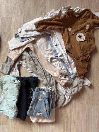 Baby Kleider Set diverse Teile in verschiedenen Farben