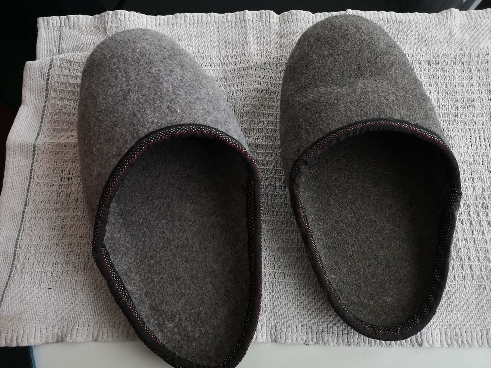Hausschuhe Für Gäste – 5 Paar, Einweg, Korallenfleece, Rutschfeste Sohle, Weiß, One Size