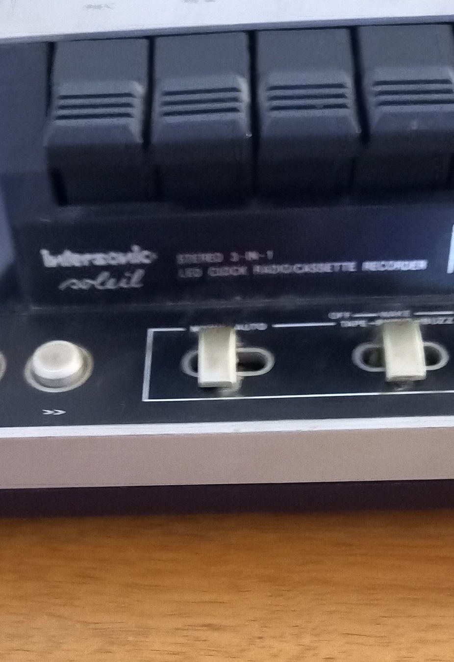 Radio: Intersonic soleil Clock Radio. 9fr Versand – Usato da Fahrweid venduto da SMILE.5 4