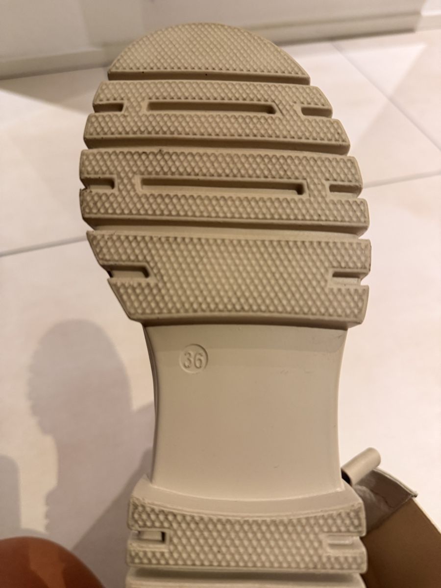Chaussures femmes: Wunderschöne beige Stiefel – Neuf (Voir description) à Buttikon SZ par maticivy 3