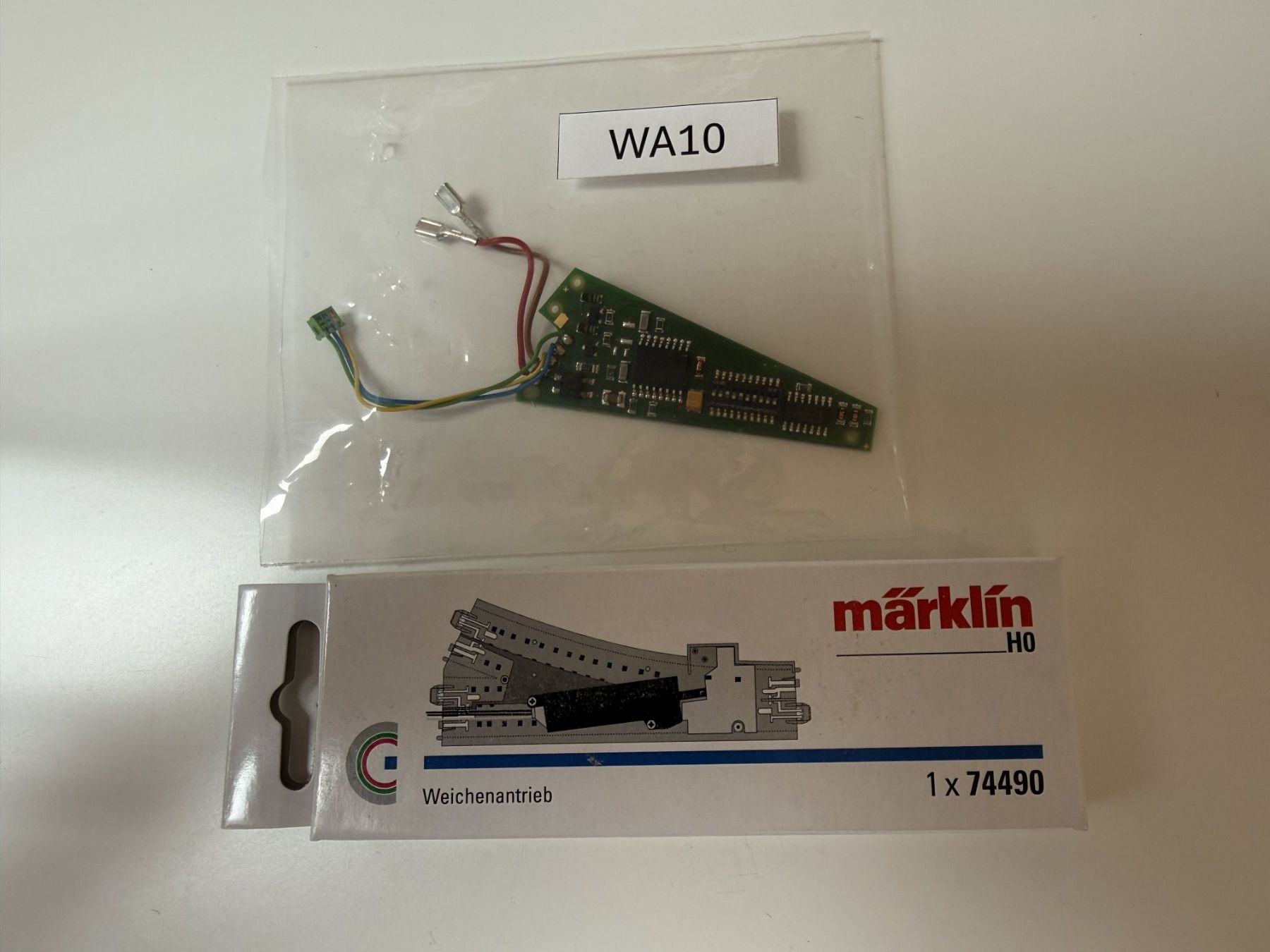 Märklin Modellini di ferrovie: Märklin Weichenantrieb 74490 mit Digitaldecoder – Usato da Rottenschwil venduto da master007pc 1