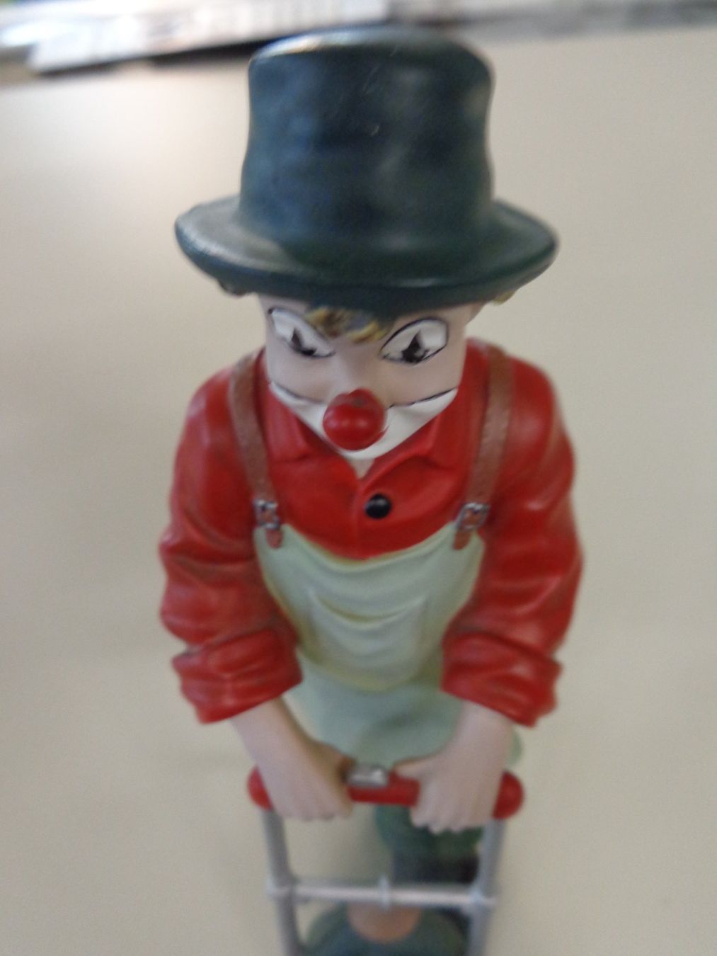 Statuette: Gilde Clown Rasenmäher Hemd rot – Nuovo (secondo la descrizione) da Liestal venduto da Gecko16 5